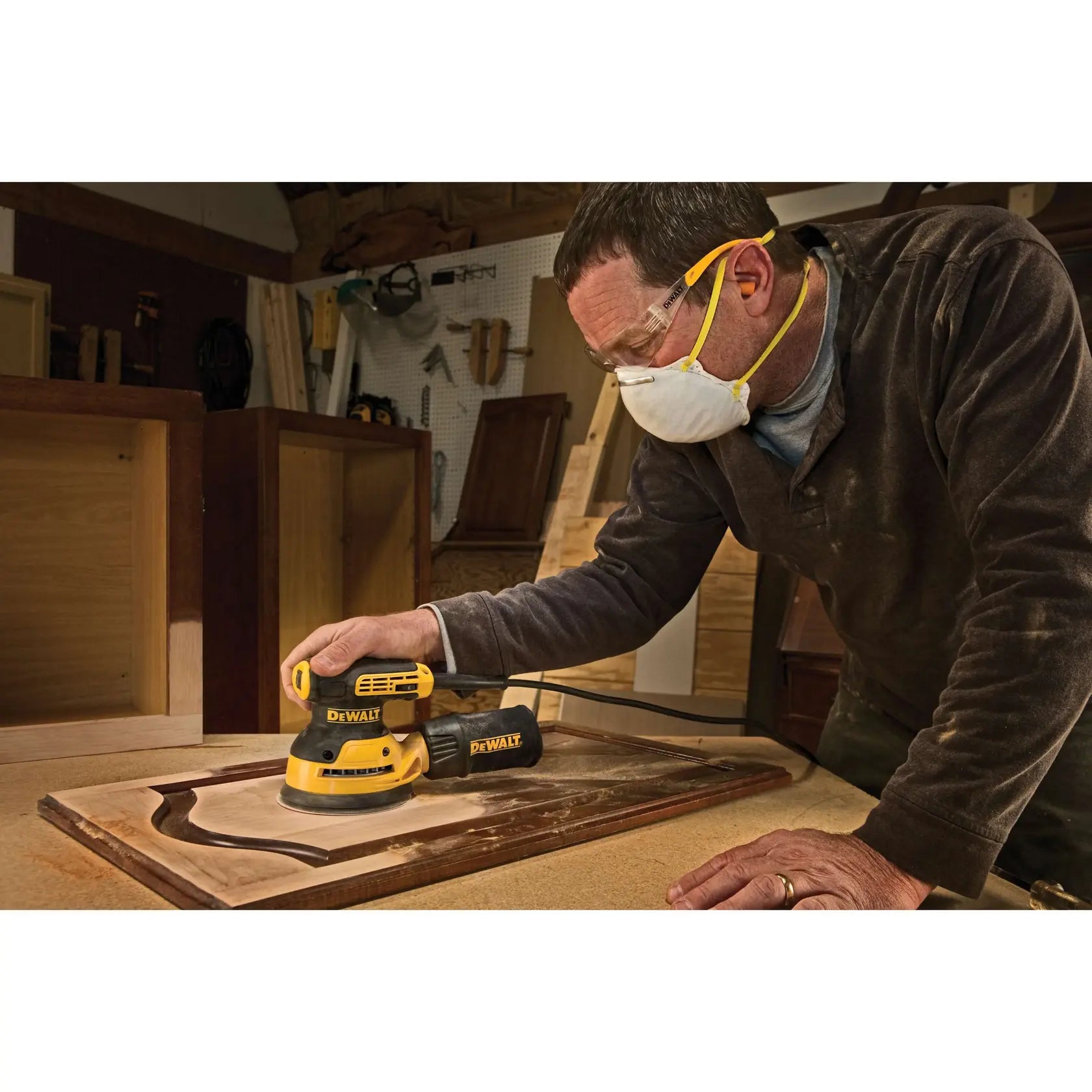 DeWalt DWE6423 5-in Variable-speed Random Orbit Sander - image 8