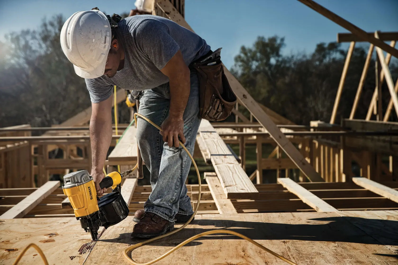 DeWalt DWF83C 15 Degree Coil Framing Nailer - image 3