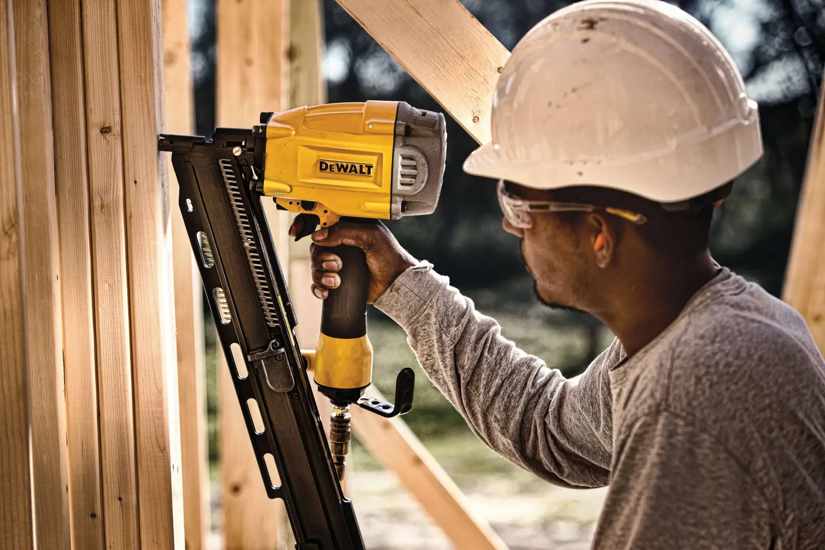 DeWalt DWF83PL 21 degree plastic round head framing nailer - image 8
