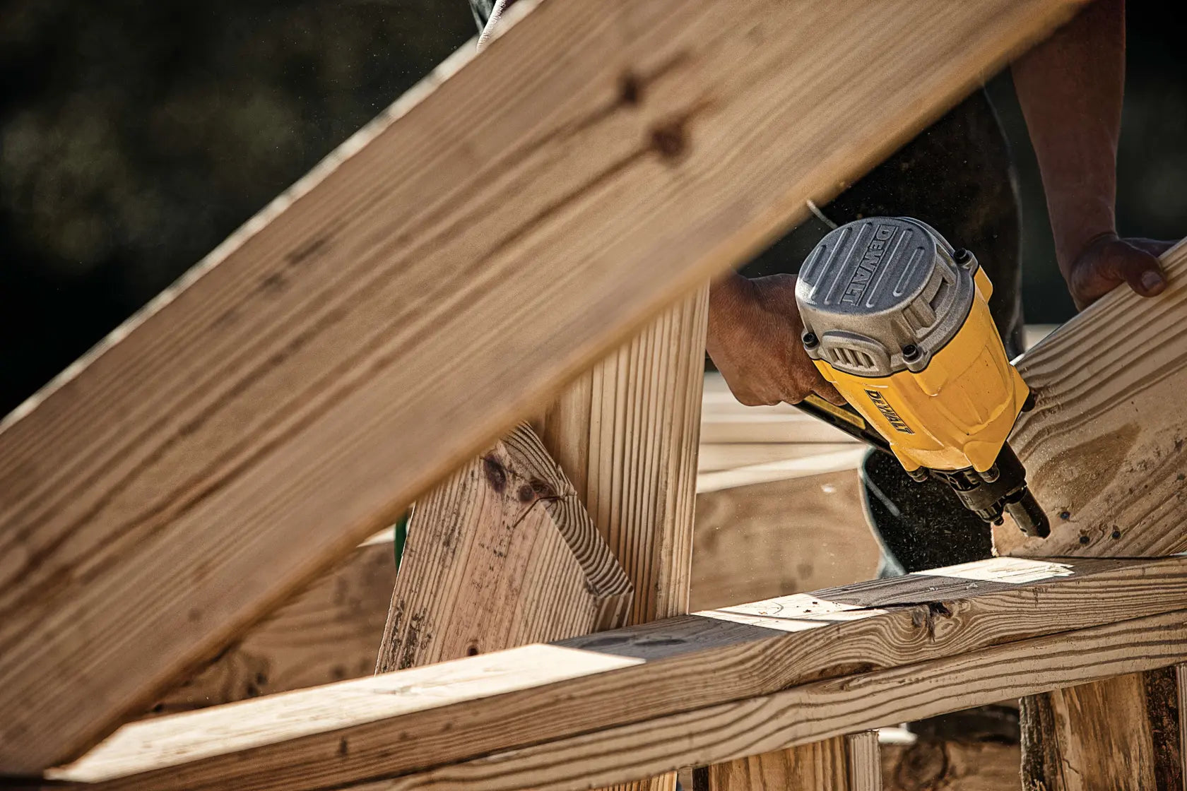 DeWalt DWF83PL 21 degree plastic round head framing nailer - image 9