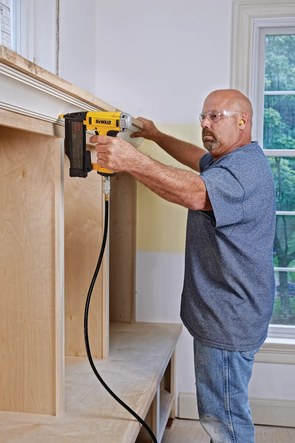 DeWalt DWFP2350K 23 Ga Pin Nailer - image 8