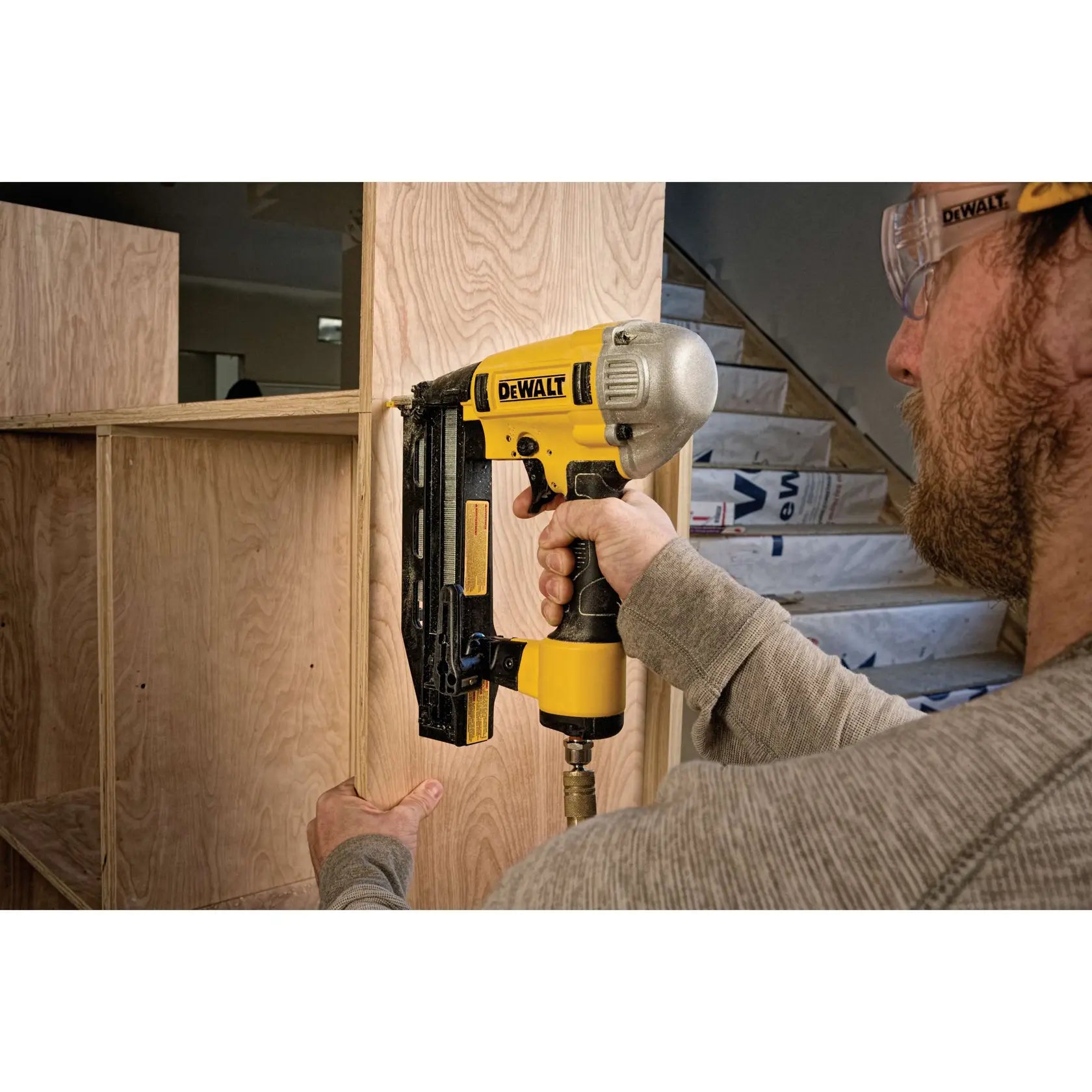 DeWalt DWFP71917 16ga Precision Point Finish Nailer - image 5
