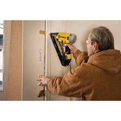 DeWalt DWFP72155 15ga Precision Point in.DA in. Style Angle Finish Nailer - image 4