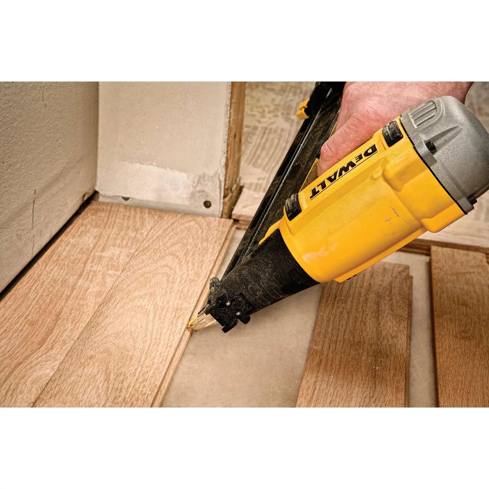 DeWalt DWFP72155 15ga Precision Point in.DA in. Style Angle Finish Nailer - image 5
