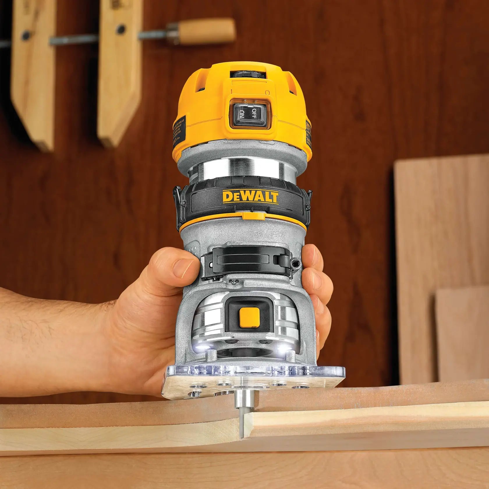 DeWalt DWP611 1-1/4 HP MAX Torque Variable Speed Compact Router - image 7