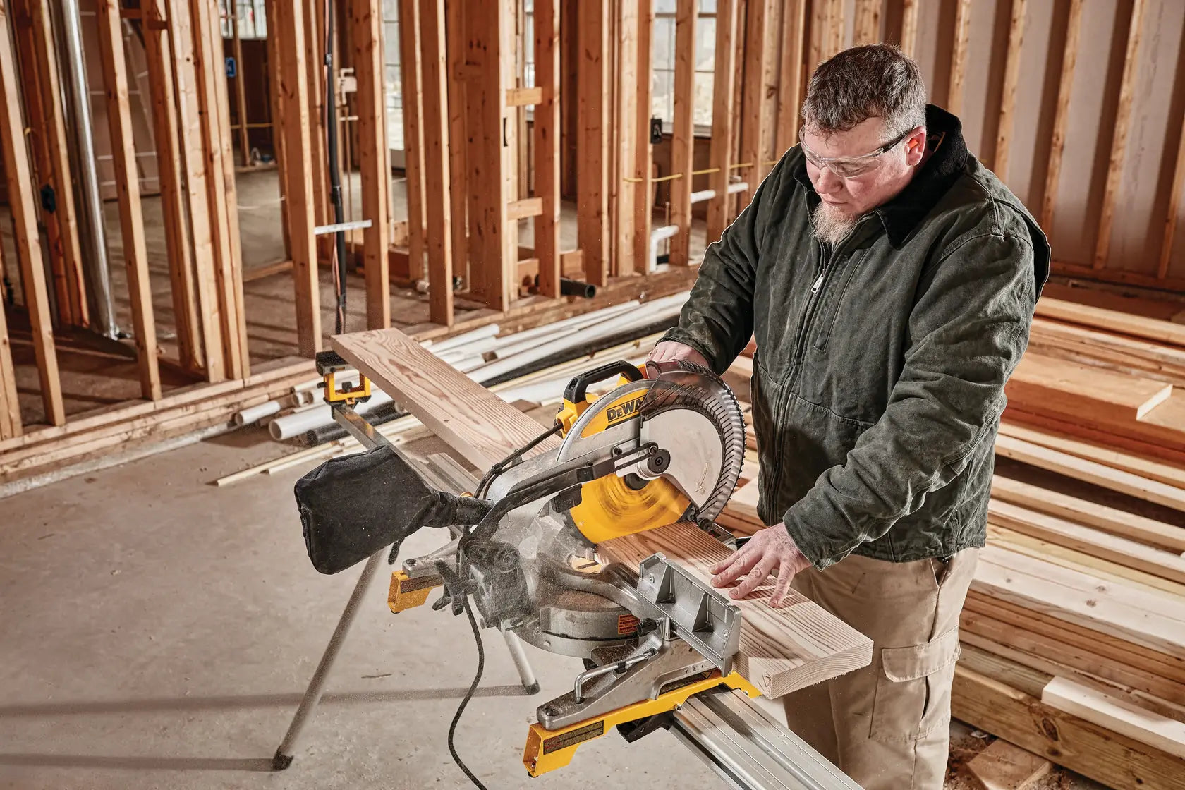 DeWalt DWS715 12 in. 15A Single-Bevel Compound Miter Saw - image 5