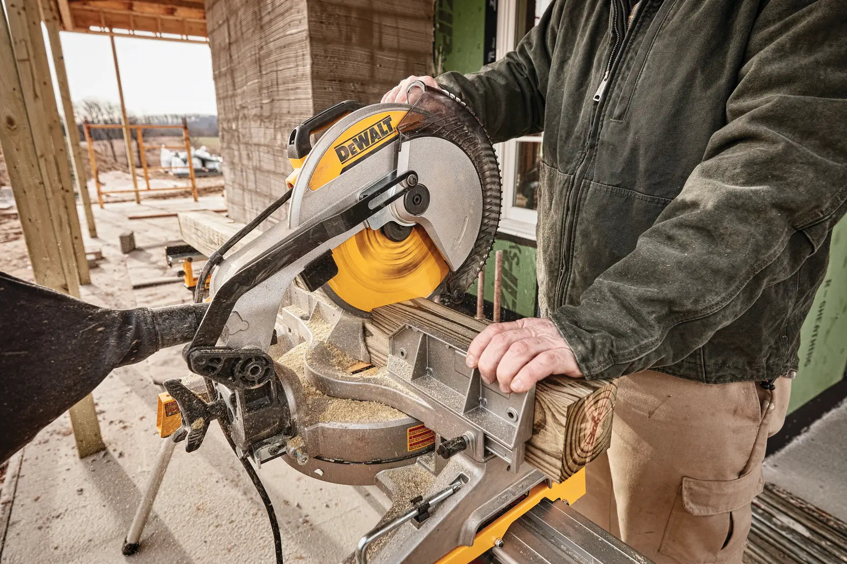 DeWalt DWS715 12 in. 15A Single-Bevel Compound Miter Saw - image 6