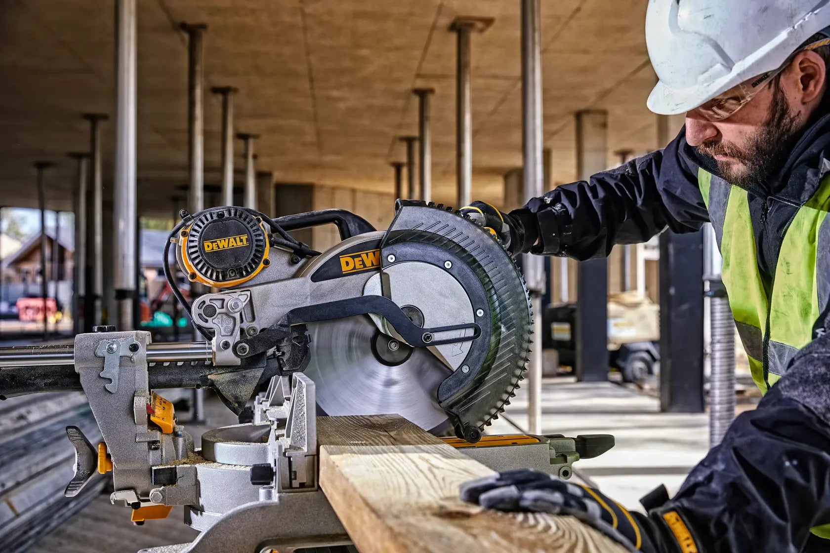 DeWalt DWS780 12 in. Double-Bevel Sliding Compound Miter Saw - image 5
