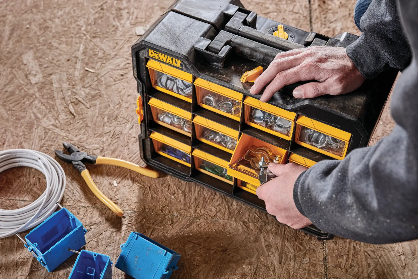 DeWalt DWST14121 Flip-Bin Organizer - image 5