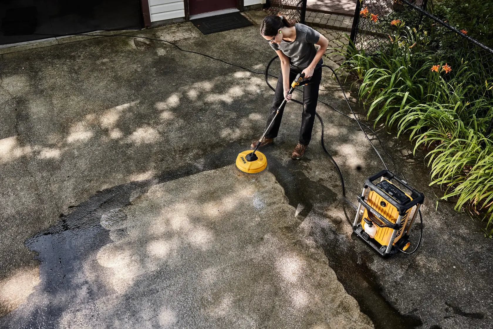 DeWalt DWZPWSC12 12" Pressure Washer Surface Cleaner - image 4